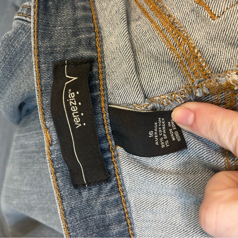 Classic Blue Women's Jeans - Picture 3 of 4
